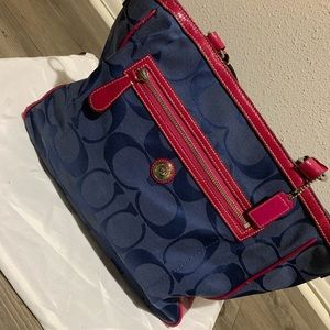 Adorable Coach Tote 👑